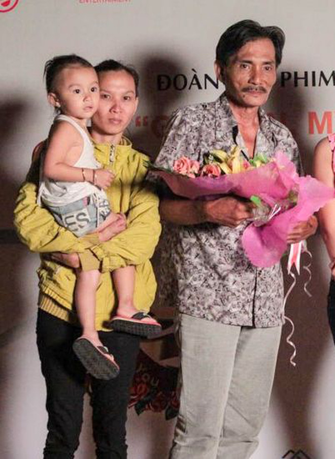 Con trai diễn viên Thương Tín nói về cha chỉ thích lấy gái trẻ