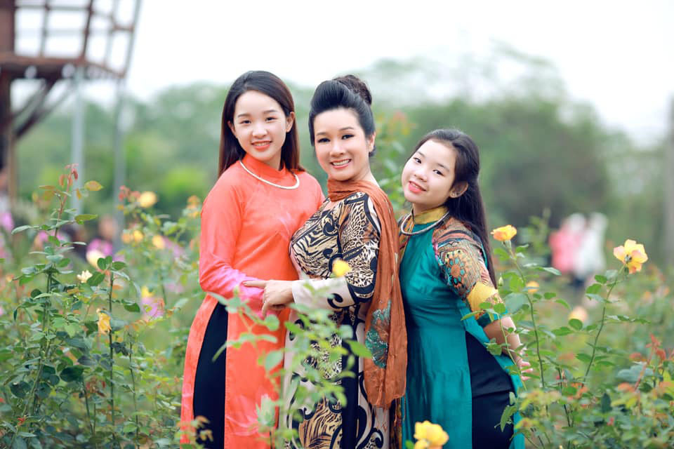  Thanh Hiền thường xuyên đăng tải hình ảnh cùng 2 cô con gái. (Ảnh: FBNV) - Tin sao Viet - Tin tuc sao Viet - Scandal sao Viet - Tin tuc cua Sao - Tin cua Sao