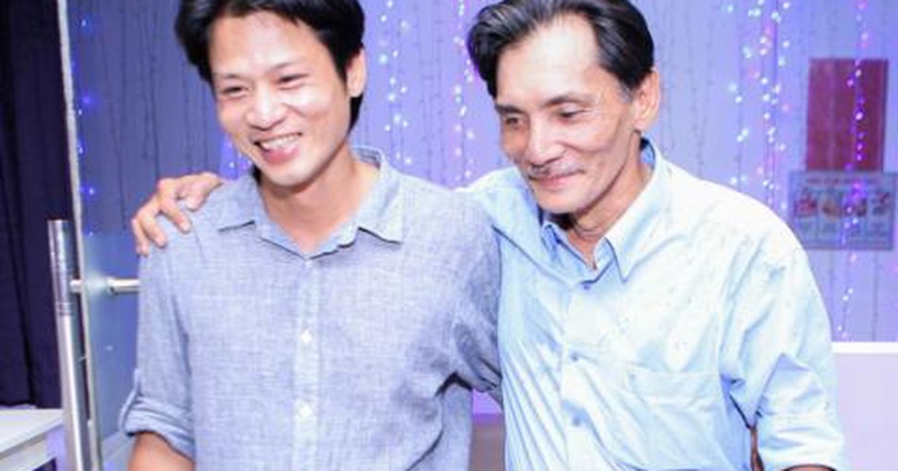  Hình ảnh thân thiết của nghệ sĩ Thương Tín và con trai. (Ảnh: Soha)