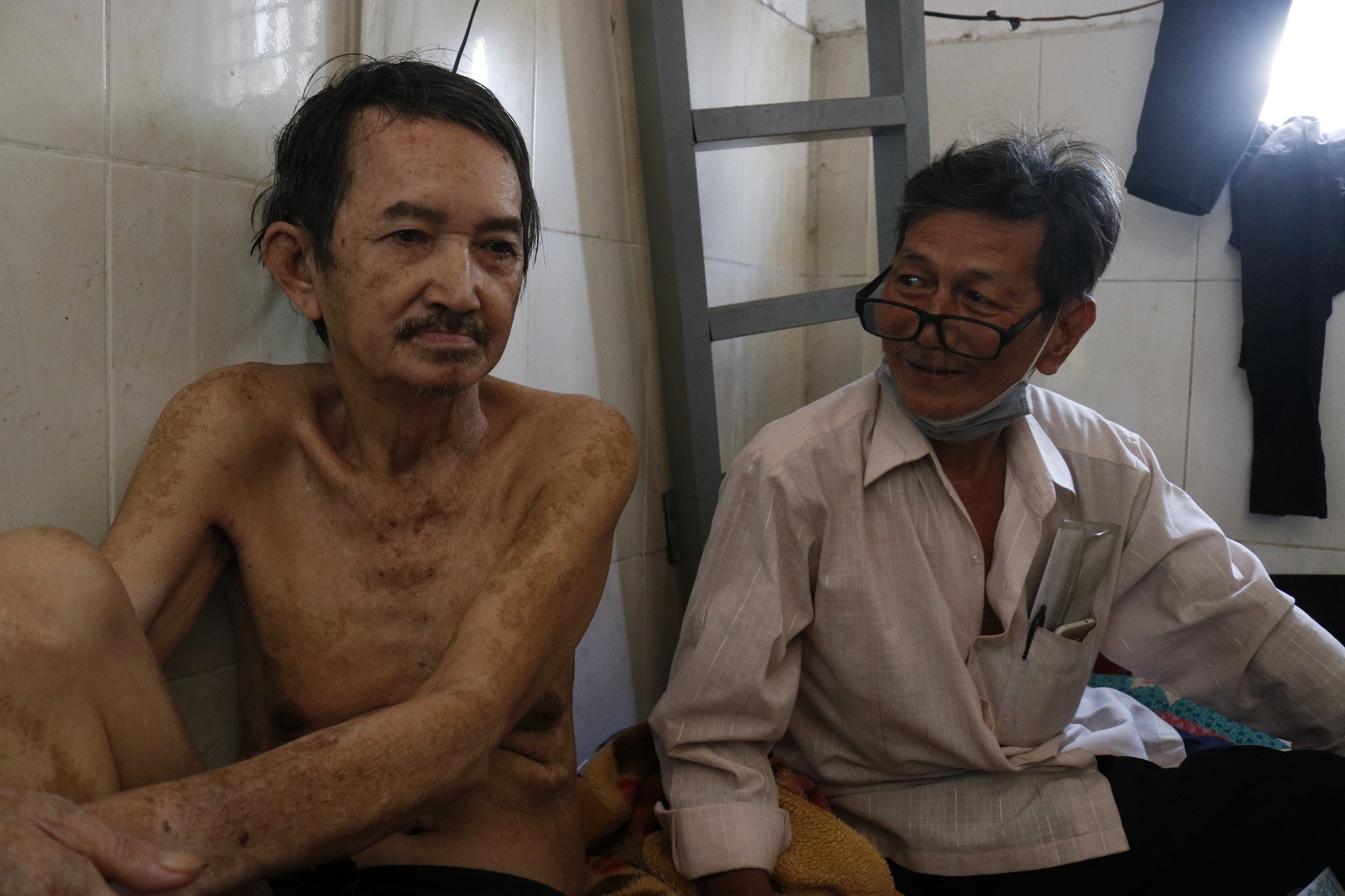 Tình bạn đẹp nhất Sài Gòn: Cụ ông ung thư đi làm kiếm tiền nuôi bạn mất trí nhớ - ảnh 3