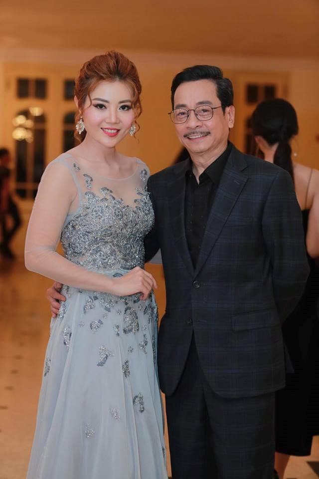 Diễn viên Thanh Hương cùng đồng nghiệp về Hưng Yên viếng mộ NSND Hoàng Dũng 2