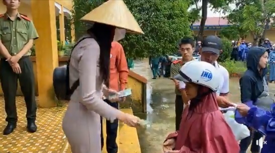 Thủy Tiên tạm dừng phát tiền ủng hộ tại Hải Lăng, Quảng Trị - VietNamNet