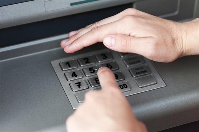 Nếu không kịp đổi sang thẻ ATM gắn chip, dùng thẻ cũ như thế nào, chú ý gì? - Ảnh 3.