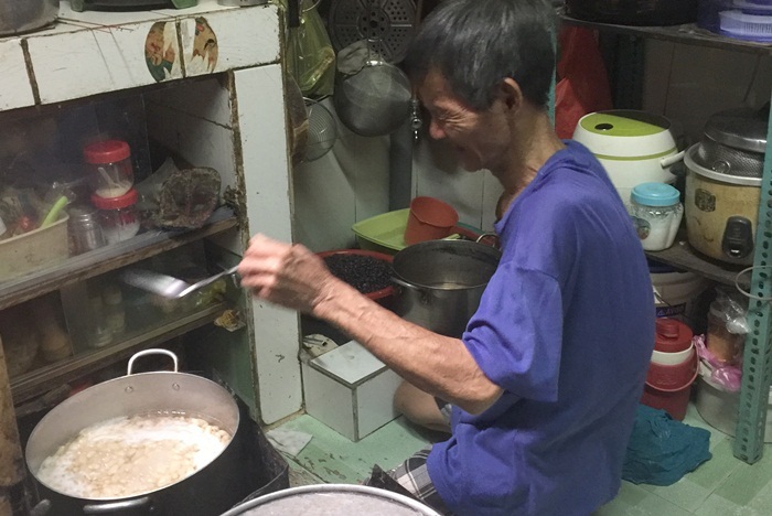 Ông lão bán chè ở Sài Gòn kể chuyện tình thời trai trẻ - VietNamNet