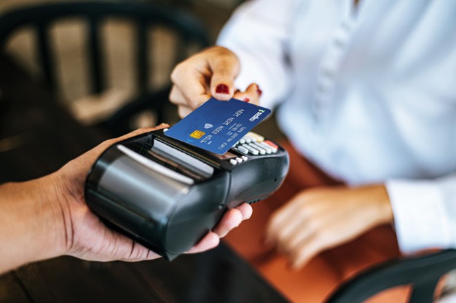 Nếu không kịp đổi sang thẻ ATM gắn chip, dùng thẻ cũ như thế nào, chú ý gì? - Ảnh 4.
