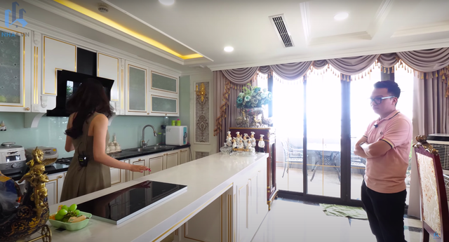 Nghẹt thở trước độ xa xỉ trong siêu phẩm penthouse tại Hà Nội: Đồ đạc toàn tiền tỷ với niên đại vài trăm năm, trộm vào nhà cũng không sợ mất - Ảnh 13.