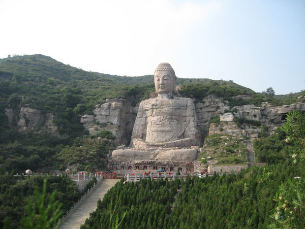 Tượng Phật dựa núi khổng lồ biến mất thần bí, 700 năm sau hồi sinh để lại nhiều nghi vấn chưa có lời giải đáp - Hình 3