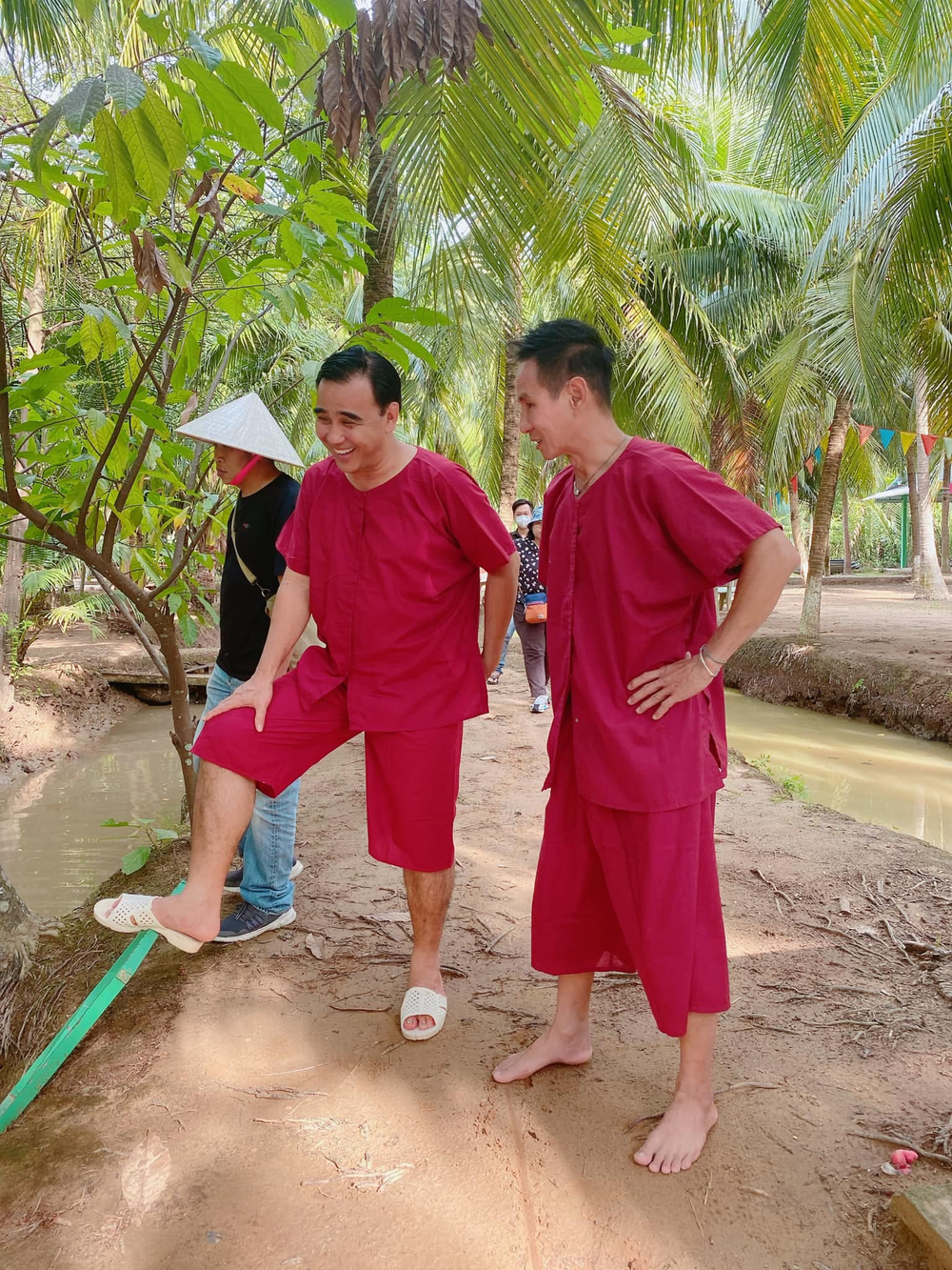 Tình bạn 30 năm Quyền Linh - Lý Hải: Thưở tấu hài không ai cười đến khi nổi tiếng giàu có - Ảnh 3.