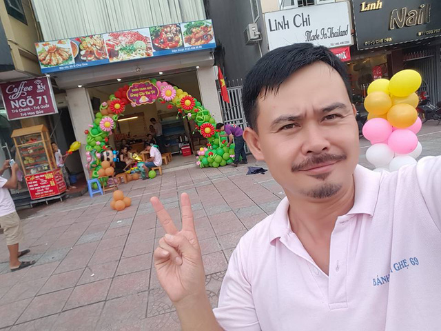 
Hiện tại, ngoài công tác ở Nhà hát Kịch Việt Nam, Vĩnh Xương còn cùng 1 người bạn thân mở quán bánh canh ghẹ khá đắt khách.
